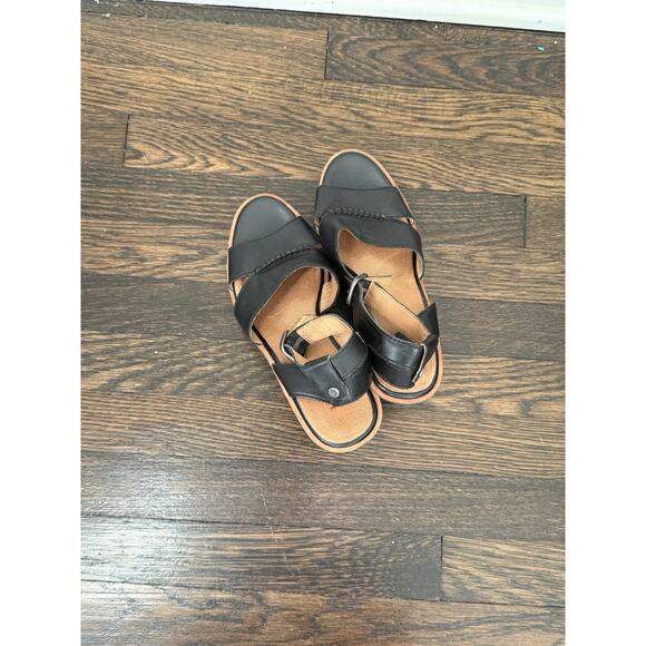 UGG CARINE BLACK LEATHER WEDGE HEEL SANDALS WOMEN'S SIZE 10 - Picture 7 of 9